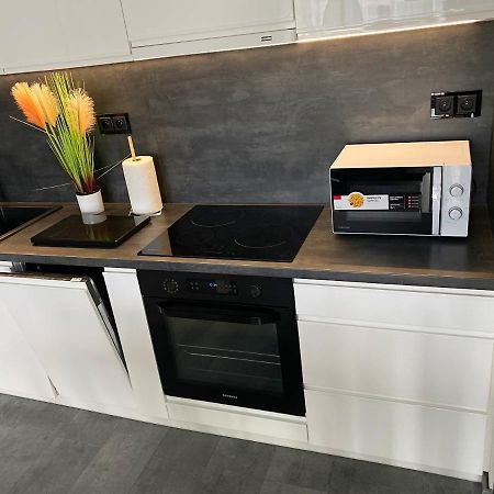 Apartament Sloneczny Apartment Jelenia Gora Bagian luar foto