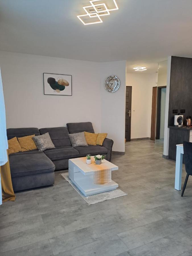 Apartament Sloneczny Apartment Jelenia Gora Bagian luar foto